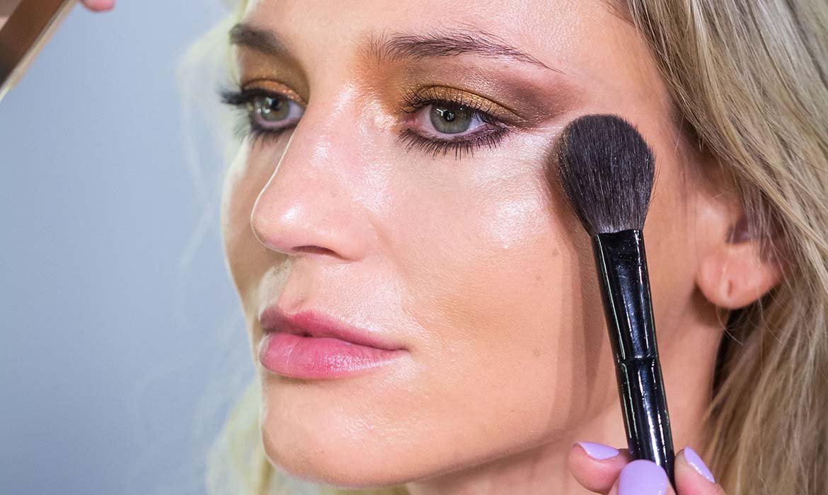Las pestañas XL sobresalen dentro de las tendencias de maquillaje 2021. Te recomendamos la nueva máscara Bambi Oversized de L’Oréal Paris para que puedas estirarlas al máximo.